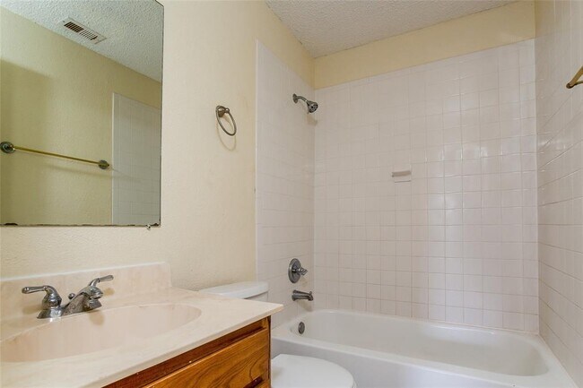 Building Photo - 1526 Rushworth Dr