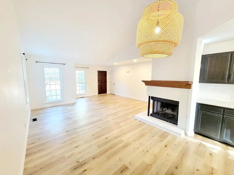 Building Photo - 1732 Netherfield Ln