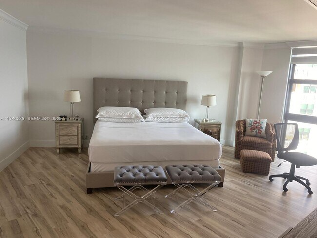 Building Photo - 1111 Crandon Blvd