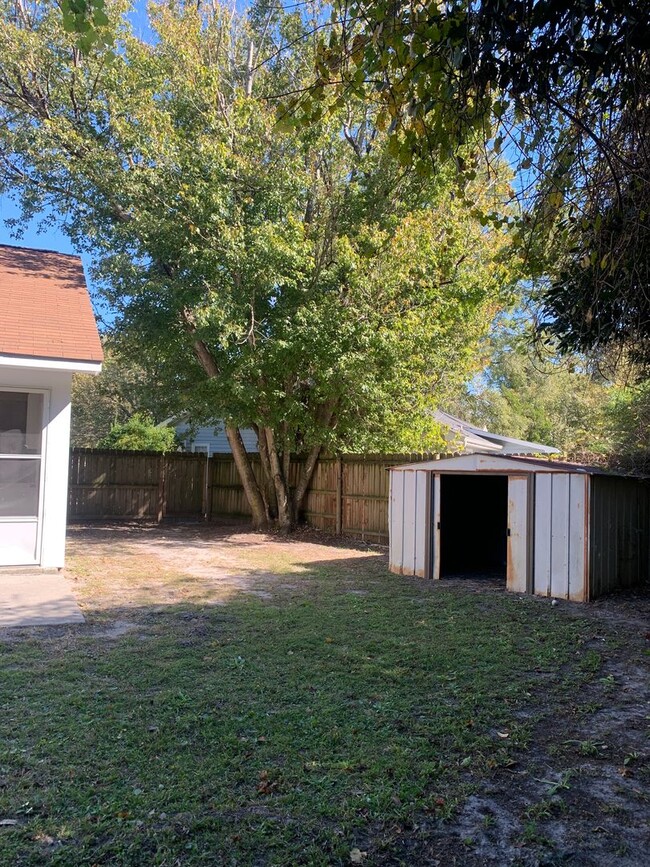 Building Photo - 2 Bedroom 2 Bath Townhome with fenced back...