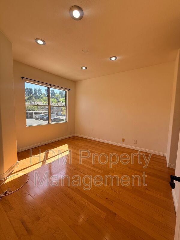 Building Photo - 1237 S Country Glen Way