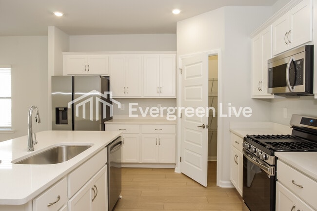 Building Photo - 14729 Mountain Strm Dr