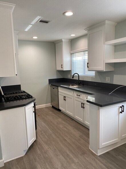 Building Photo - 3916 W 178th St