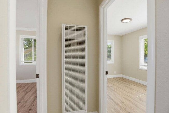 Building Photo - 400 La Casa Ave