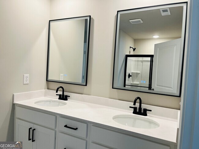 Building Photo - 33 Cobalt Ln