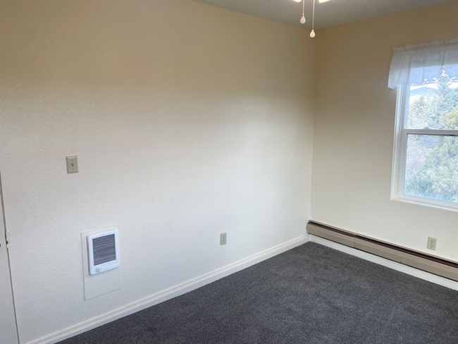 Building Photo - 3830 Green Meadow Dr