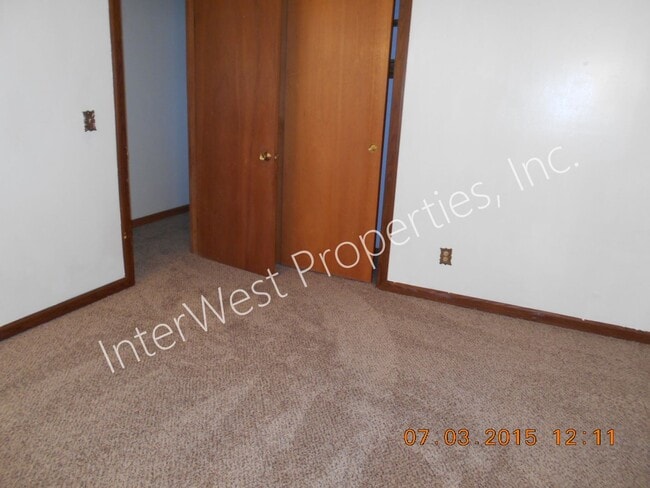 Building Photo - 3 Bedroom Ranch Style on Cul De Saq with Fenced Yard, Wood Stove & Garage!