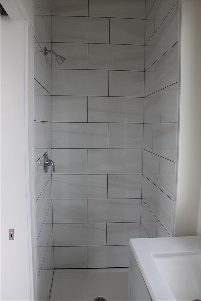 Building Photo - 2 bedroom 2 bathroom Brand  New Constructi...
