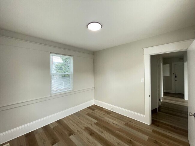 Building Photo - 55 Henriette St
