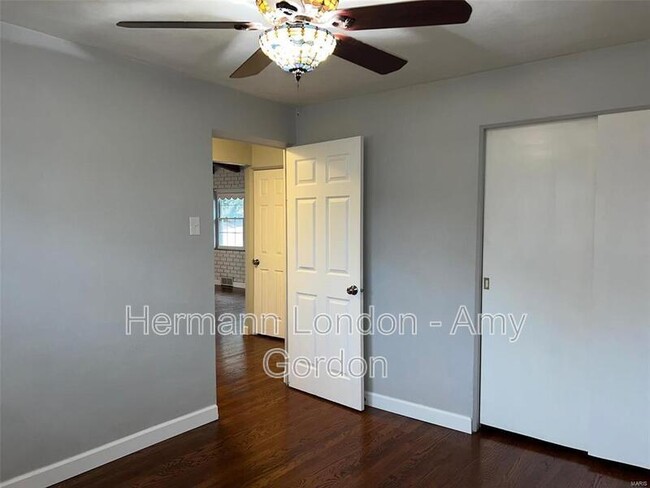 Building Photo - 8113 Parkwood Dr