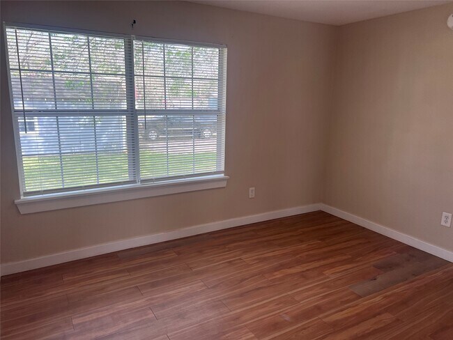 Building Photo - 814 Sun St