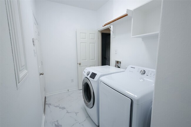 Building Photo - 14 W Archwyck Cir