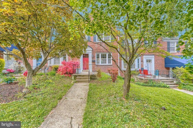 Building Photo - 372 Old Trail