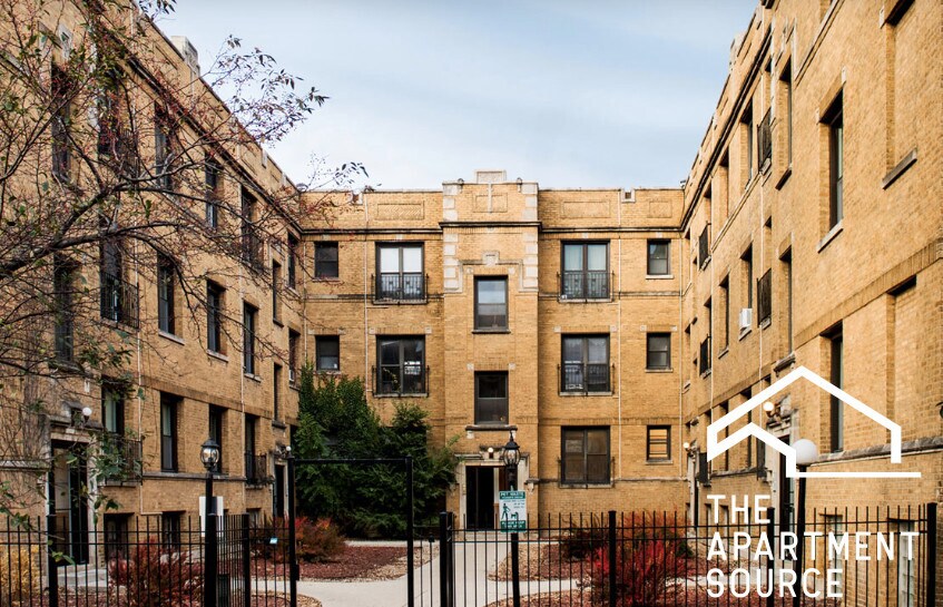 Building Photo - 730 W Roscoe St