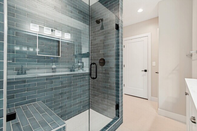 Building Photo - Upscale Home Available in Herriman