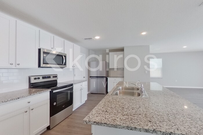 Building Photo - 8696 SW 44th Ct