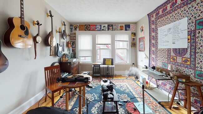 Building Photo - Beautiful 3 bed 1.5 bath in Brighton