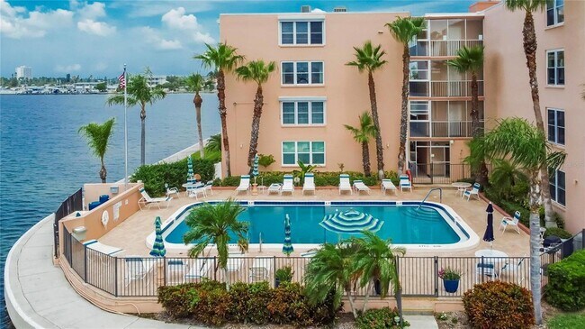 Building Photo - 7700 Sun Island Dr S