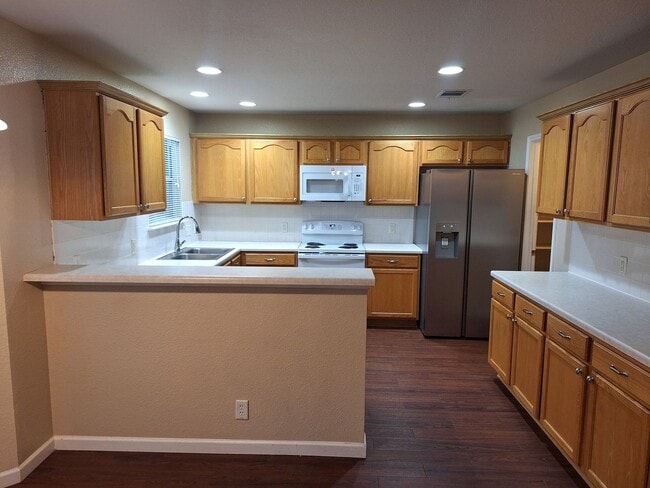 Building Photo - Rare 5 Bedroom in Crystal Knoll Georgetown