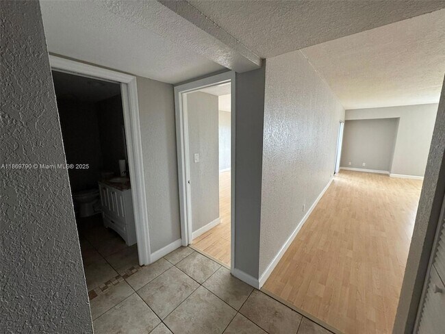 Building Photo - 3301 Spanish Moss Terrace