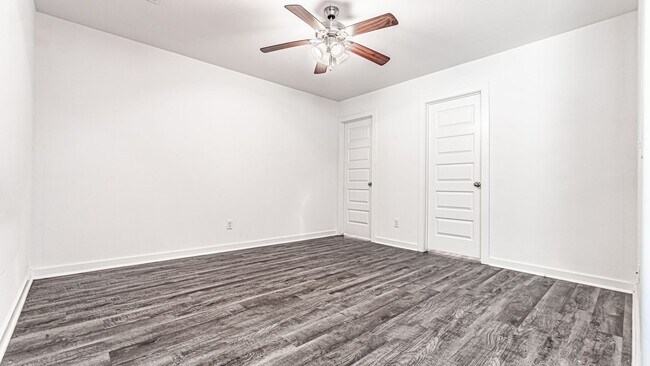 Building Photo - 640 Hidden Springs Dr