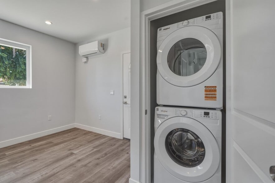 Building Photo - 19833 Blythe