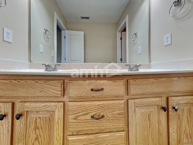 Building Photo - 4321 Roxburghe Ct