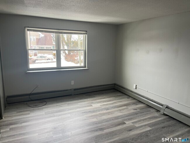 Building Photo - 32 Cook Ave