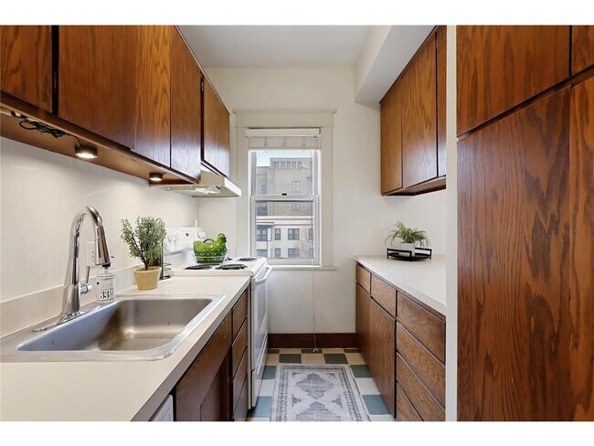 Building Photo - 385 Laurel Ave