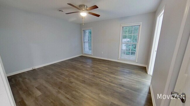 Building Photo - 303 Driftwood Dr
