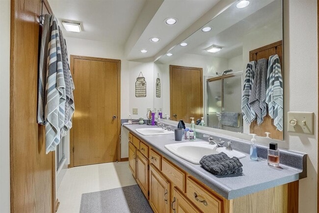 Building Photo - Punzel Sapphire Clarmar