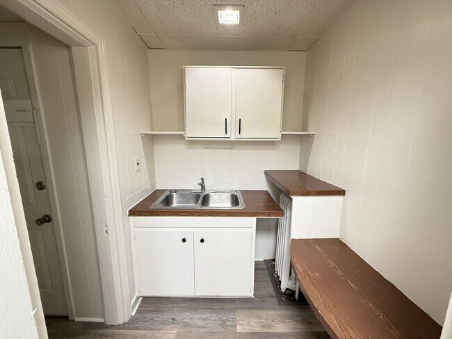 Building Photo - 334 W Wesley St