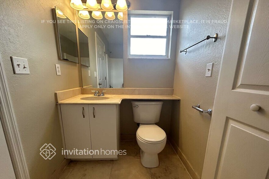 Building Photo - 26880 Silverado E Dr