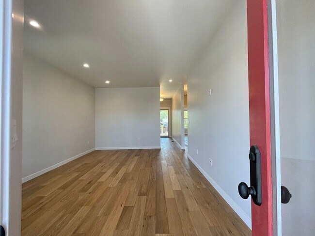 Building Photo - Charming Remodeled Napa Victorian – 2 Bed / 1 Bath