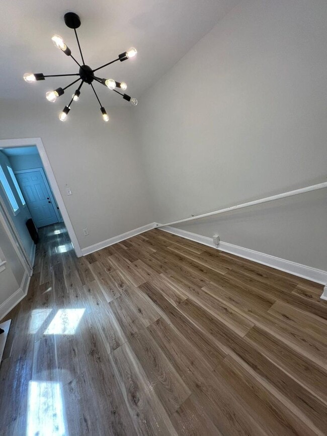 Building Photo - Huge 5 bedroom house with off-street parking