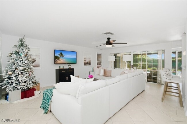 Building Photo - 560 Cypress Way E