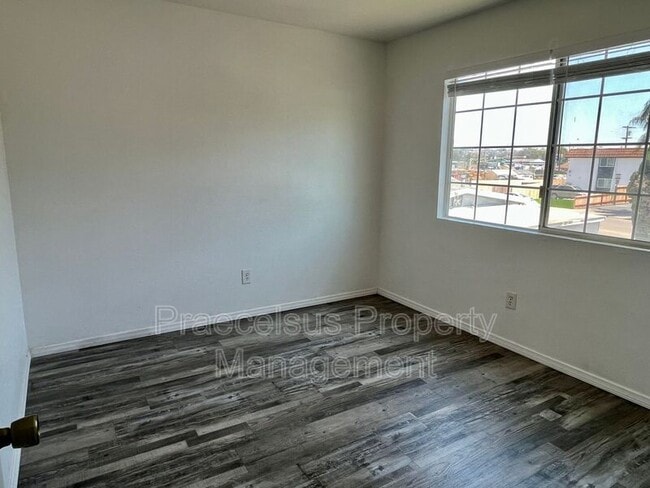 Building Photo - 324 Zenith St