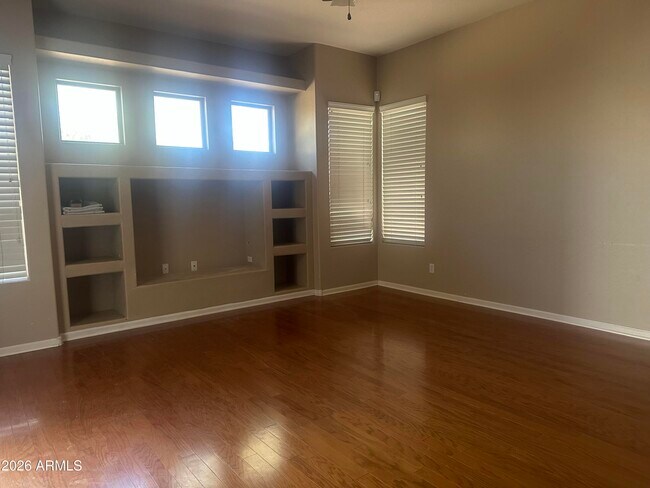 Building Photo - 7220 W Cottontail Ln