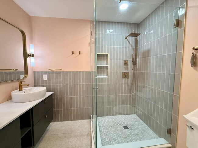 Building Photo - 3807 Longridge Dr