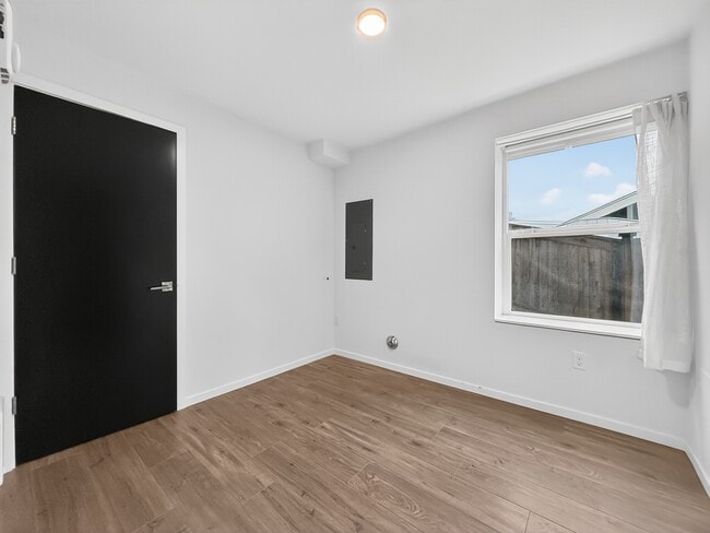 Building Photo - 2013 15th Ave S