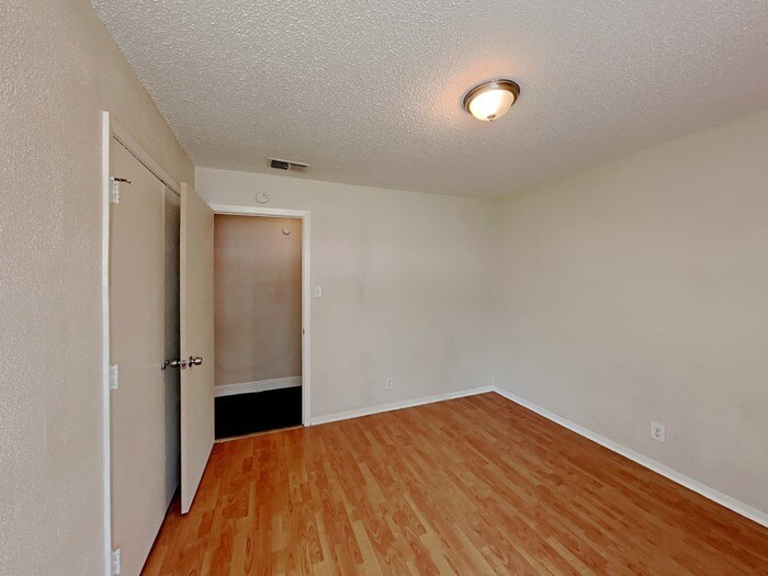 Building Photo - 818 Rea Ave