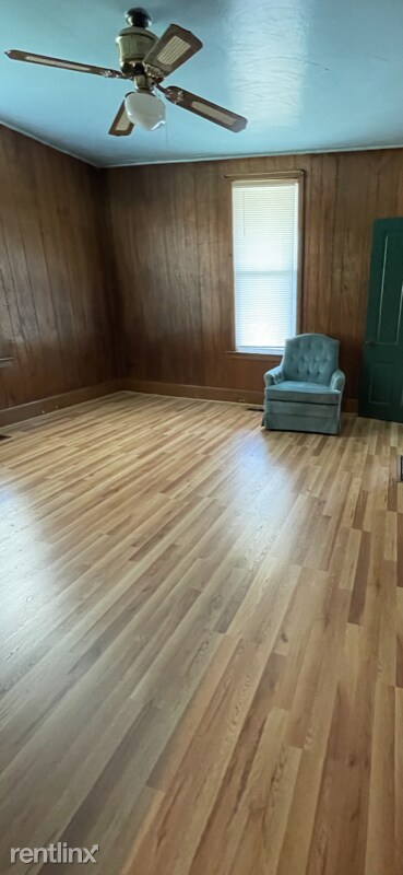 Building Photo - 3 br, 1 bath House - 127 E State St
