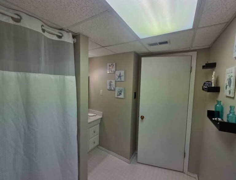 Building Photo - 780 Captain Kell Dr