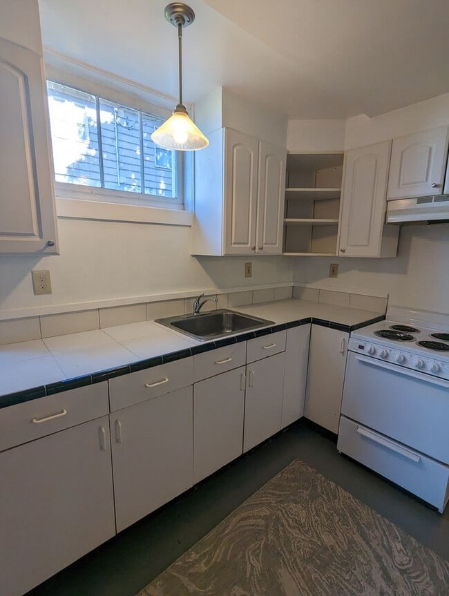 Building Photo - 3 Bed, 1 Bath Near Fairhaven