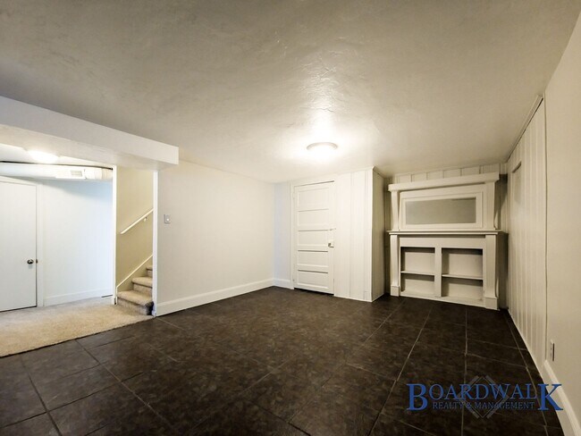 Building Photo - Spacious 4-Bed Home with Basement & Covered Patio