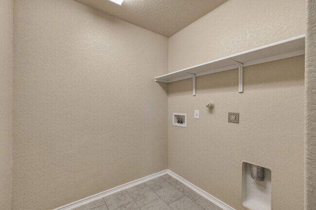 Building Photo - Large one story in Valley Ranch