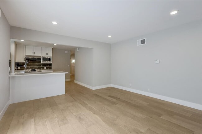 Building Photo - 406 Central Ave