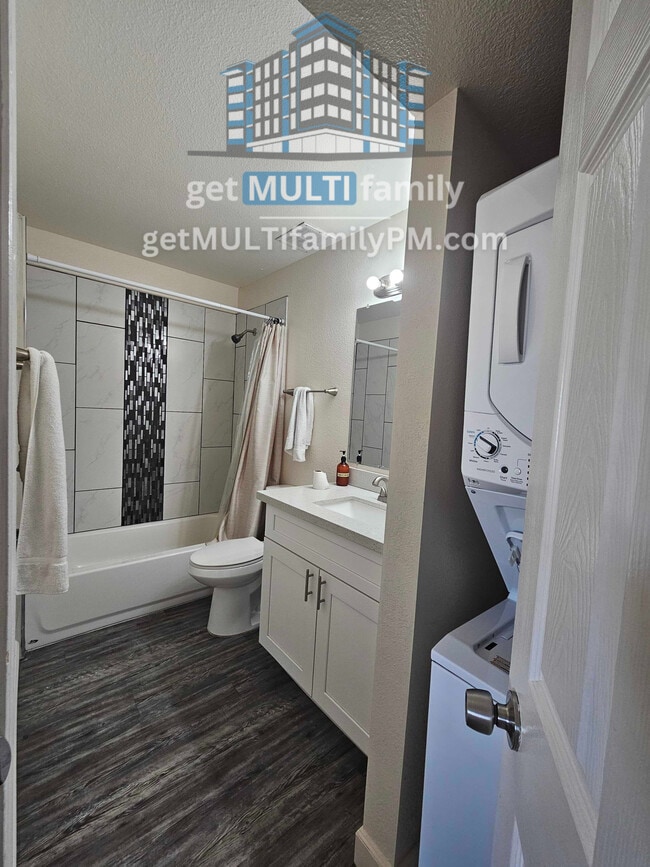 Building Photo - 515 W Pebble Beach Dr