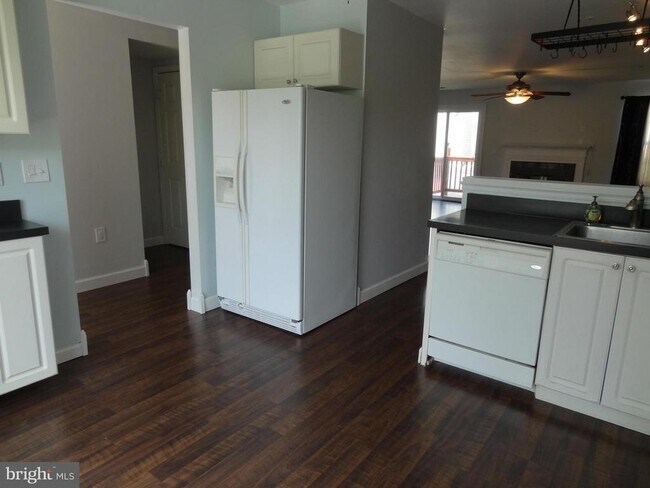 Building Photo - 2492 Wentworth Dr