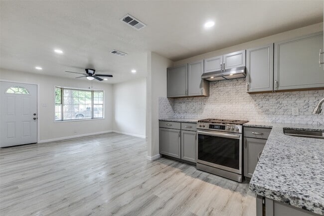 Building Photo - 2908 Scottsbluff Dr